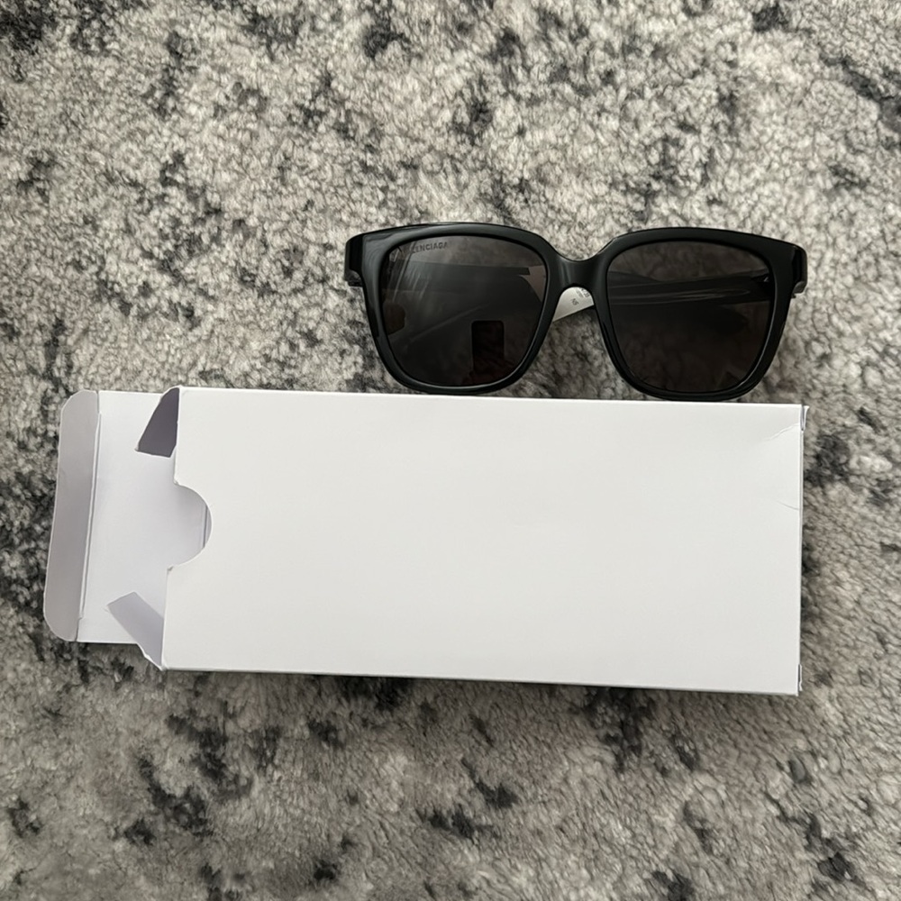 Balenciaga Black Square Sunglasses - Picture 4 of 5
